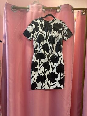 West Coast Leather Black & White Floral Short Sleeve Sheath Dress- Sz 6